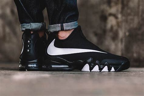 black nikes with white swoosh.